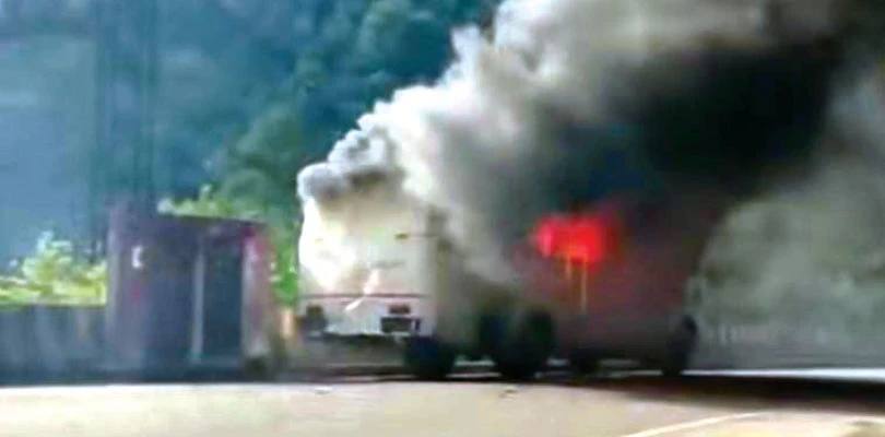 বাঁধ-বিরোধী বিক্ষোভ: ঘেরাও বিধায়কের বাড়ি, পুড়ল গাড়ি!