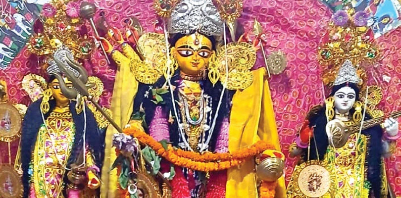 সম্প্রীতির বার্তা বয়ে চলেছে হোগলবেড়িয়ায় নস্করী মায়ের দুর্গাপুজো