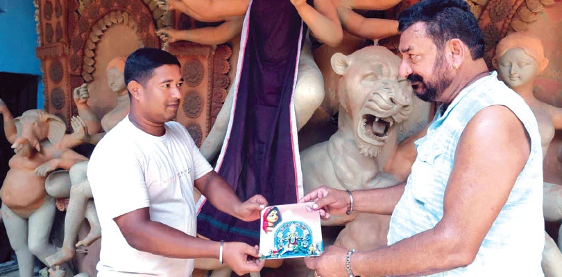 তিলাসন: কার্ডে জমিদারবাড়ির পুজোর নিমন্ত্রণের অপেক্ষায় থাকে গোটা তল্লাট, গুলির শব্দে শুরু হয় আরাধনা