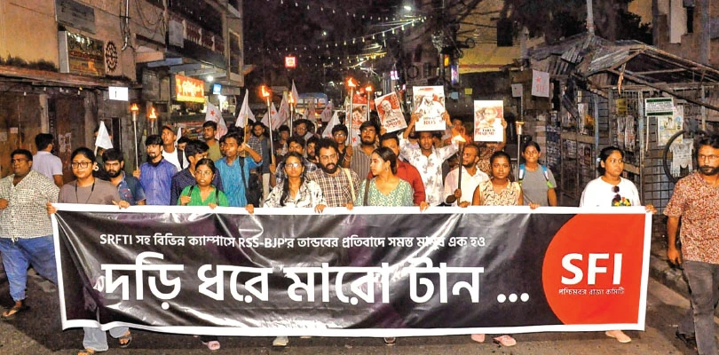 এসআরএফটিআইতে পড়ুয়াদের বিক্ষোভ, অব্যাহত ক্লাস বয়কটও