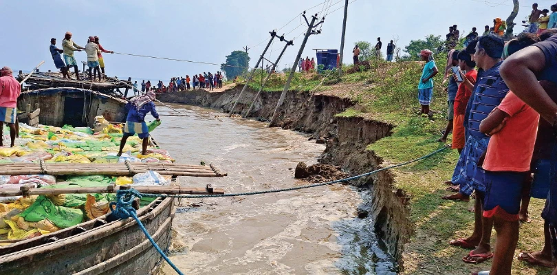 ফুলহার নদীতে ভাঙন, ফের আতঙ্ক ভূতনিতে! বাঁধের কাজ নিয়ে ক্ষোভ এলাকার বাসিন্দাদের