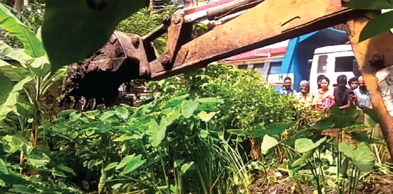 তৃণমূল কাউন্সিলারের ভরাট করা পুকুর আগের অবস্থাতেই ফিরিয়ে দিল পুরসভা,  উত্তেজনা দক্ষিণ দমদমে
