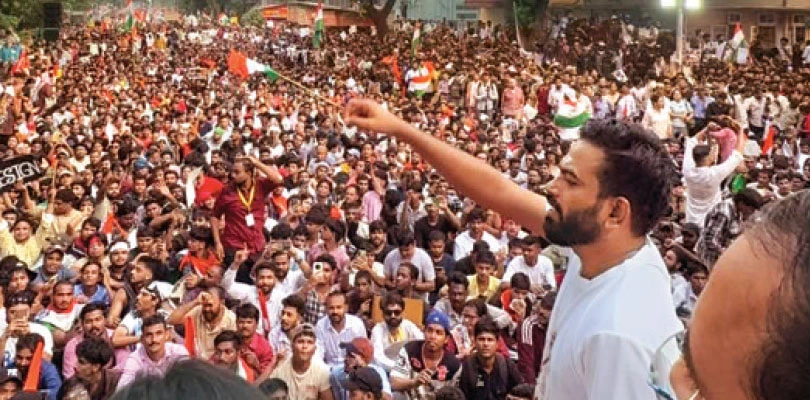 জ্ঞানেশ-ইস্তফার দাবি, ককরোচে উত্তাল মুম্বই, অবরুদ্ধ দিল্লি, আটক প্রাক্তন মুখ্যমন্ত্রী ও পড়ুয়া সহ হাজার