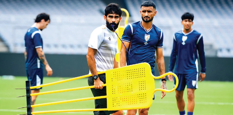 প্রতিরোধের শক্ত ব্যারিকেড গড়তে তৈরি আনোয়াররা
