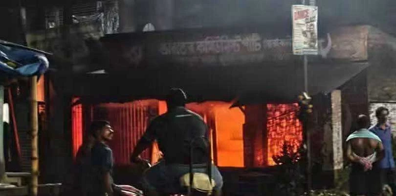 দত্তপুকুরে সিপিএমের পার্টি অফিস ভাঙচুর