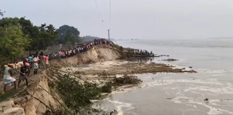 সাতদিনের ব্যবধানে ভূতনিতে ফের জলমগ্ন থানা, আলাদিয়ায় ভাঙন পুরনো রিংবাঁধে
