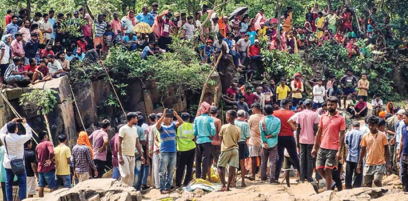 ৩০ ঘণ্টা পর ঘাগরা জলপ্রপাতে পাথরের খাঁজ থেকে উদ্ধার বারুইপুরের বধূর দেহ, দুর্ঘটনা রুখতে দেওয়া হবে রেলিং, জানালেন স্থানীয় বিধায়ক