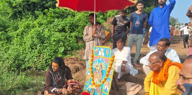 নয়টি তোপধ্বনিতে শুরু হল বিষ্ণুপুরের হাজার বছরের পুরনো রাজবাড়ির দুর্গাপুজো