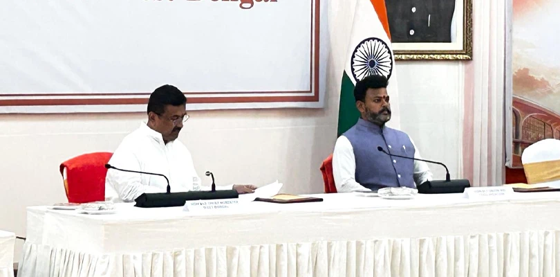 নবান্ন সভাঘরে উড়ান প্রকল্প এবং পশ্চিমবঙ্গে নতুন বিমানবন্দরের মউ চুক্তি সাক্ষর অনুষ্ঠানে মুখ্যমন্ত্রী