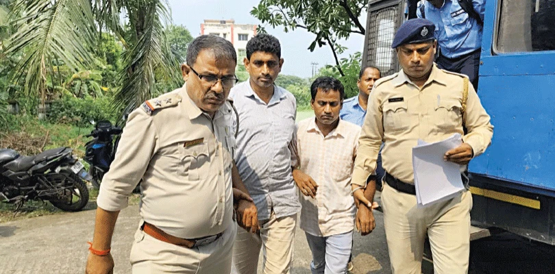 সৌরপ্রকল্পের সামগ্রী চুরি ও বিক্রি তৃণমূলের ২ পঞ্চায়েত সদস্য ধৃত