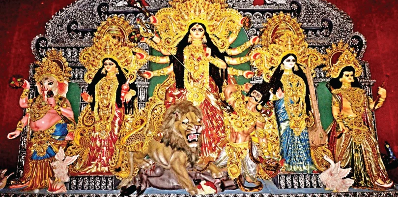 আসানসোলের কল্যাণপুরে থিমে বৌদ্ধমঠ থেকে স্বামীনারায়ণ মন্দির