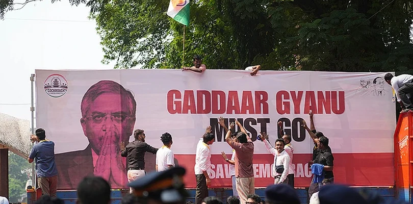 জ্ঞানেশ ইস্তফা না দিলে ভোট বয়কটের আহ্বান ককরোচদের