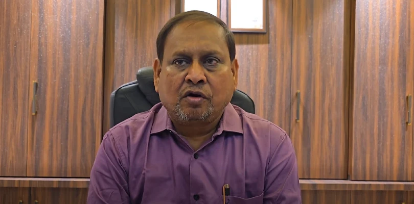পুলিশের বিরুদ্ধে 'মুগুর' নিয়ে দাঁড়ানোর হুঁশিয়ারি, ভোট কেন্দ্র থেকে আটক হুমায়ুন কবির