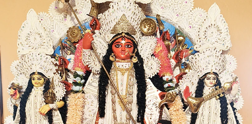 নবদ্বীপের যোগনাথতলার ভট্টাচার্য বাড়ির প্রতিমা ‘লালদুর্গা’ নামেই পরিচিত এলাকায়