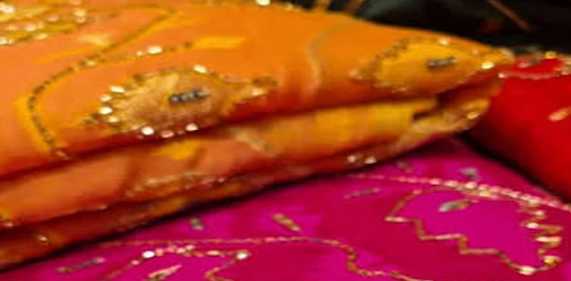 তেহট্টে পুজোর বাজারে ‘কাট জামদানি’ শাড়ির চাহিদা তুঙ্গে