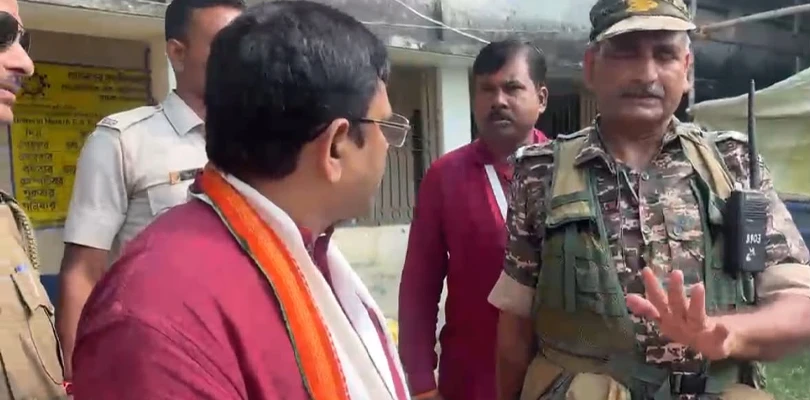ভোটগ্রহণ কেন্দ্রে কেন্দ্রীয় বাহিনীর সঙ্গে বিজেপি প্রার্থী শাখারভ সরকারের বচসা