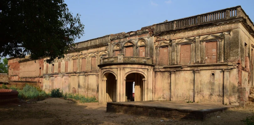 পুজোর ছুটিতে সময় কাটান দুর্গে-প্রাসাদে, নৃত্যে অভ্যর্থনা জানাবে ময়ূর! আমন্ত্রণ আউশগ্রামের