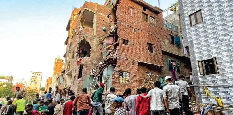 দিল্লিতে ফের ভেঙে পড়ল বাড়ি, দুই শিশু সহ গর্ভবতী তরুণীর মৃত্যু