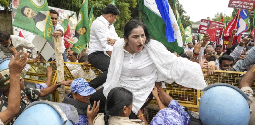 জ্ঞানেশের ইস্তফার দাবিতে মিছিল, উত্তেজনা পাটনায়