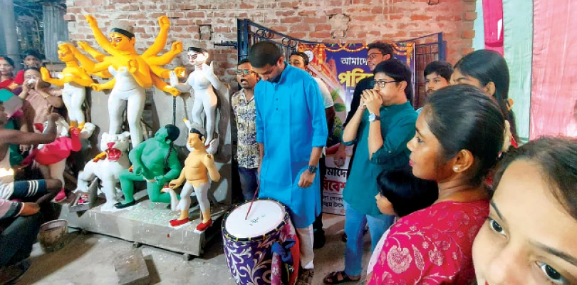 ‘শিকড়ে সনাতনী, ভাবনায় জেন-জি’ শতবর্ষে বালি মিলেনিয়াম ক্লাবের পুজো