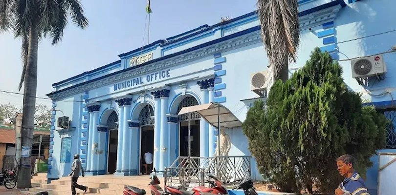 পুজোর সময় যানজট কমাতে পুরসভা ও প্রশাসনের বিশেষ অভিযান শান্তিপুরে