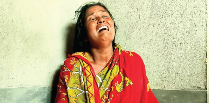 দুই সন্তানকে হারিয়ে বিষাদময় কাটোয়ার ঝর্নাদেবীর দুর্গাপুজো
