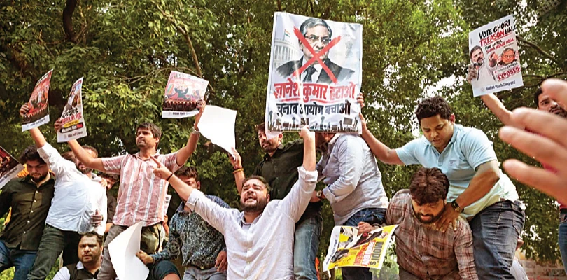 জ্ঞানেশকে বাঁচাতে বিজেপি এত মরিয়া কেন?