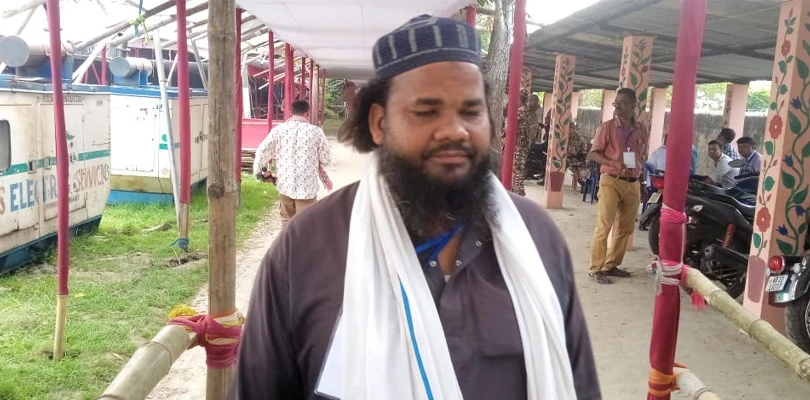 চতুর্থ রাউন্ড শেষে রেয়াপাড়ায় গণনা কেন্দ্র ছেড়ে বেরিয়ে গেলেন আইএসএফ প্রার্থী সবে মিরাজ আলি
