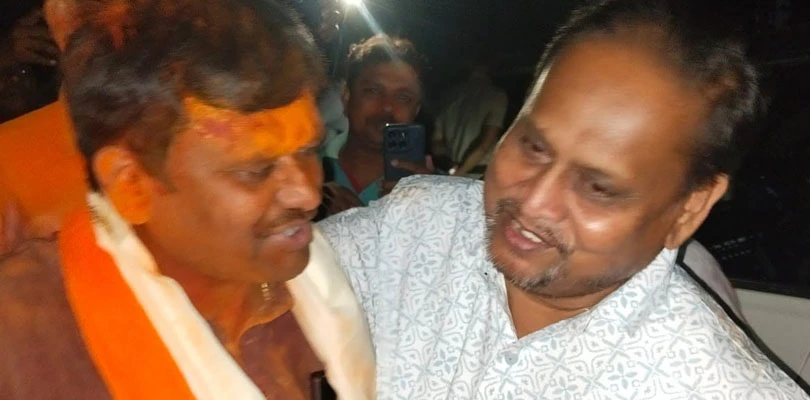 রেজিনগরে বিপুল মার্জিনে জয়ের পর বিজেপি প্রার্থী শাখারভ সরকারকে শুভেচ্ছা জানালেন হুমায়ুন কবীর