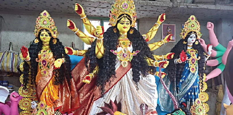নবাবগঞ্জের ভট্টাচার্য বাড়ির পুজোর ২৭৯ বছর, অষ্টমীতে মা দুর্গার সঙ্গে ৬৪ যোগিনীর আরাধনা
