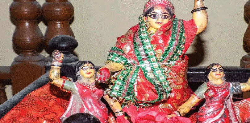 দস্যুদের আক্রমণ থেকে বাঁচতে মাটির দেওয়ালে লুকিয়ে ছিলেন স্বয়ং দেবী! কাটোয়ার শ্রীখণ্ডের মজুমদার বাড়ির কাঁথেশ্বরী দেবী