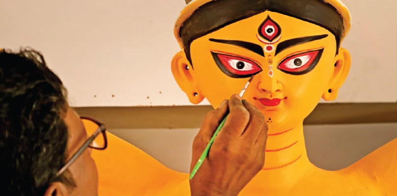 যজ্ঞের অঙ্গার দিয়ে দেবীর চোখের কাজল তৈরি হয় অম্বিকানগর রাজবাড়ির পুজোয়