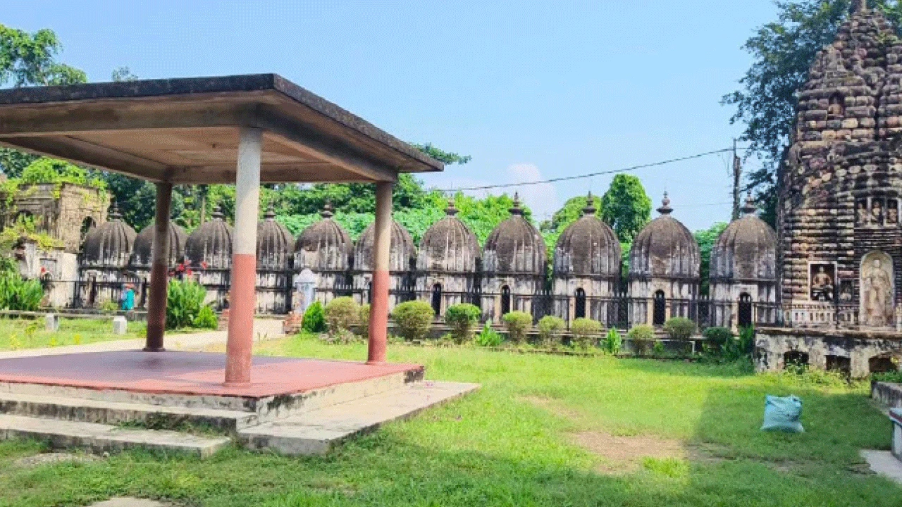 জৌলুস কমলেও অযোধ্যার জমিদারবাড়ির পুজোর ঐতিহ্য আগের মতোই অমলিন
