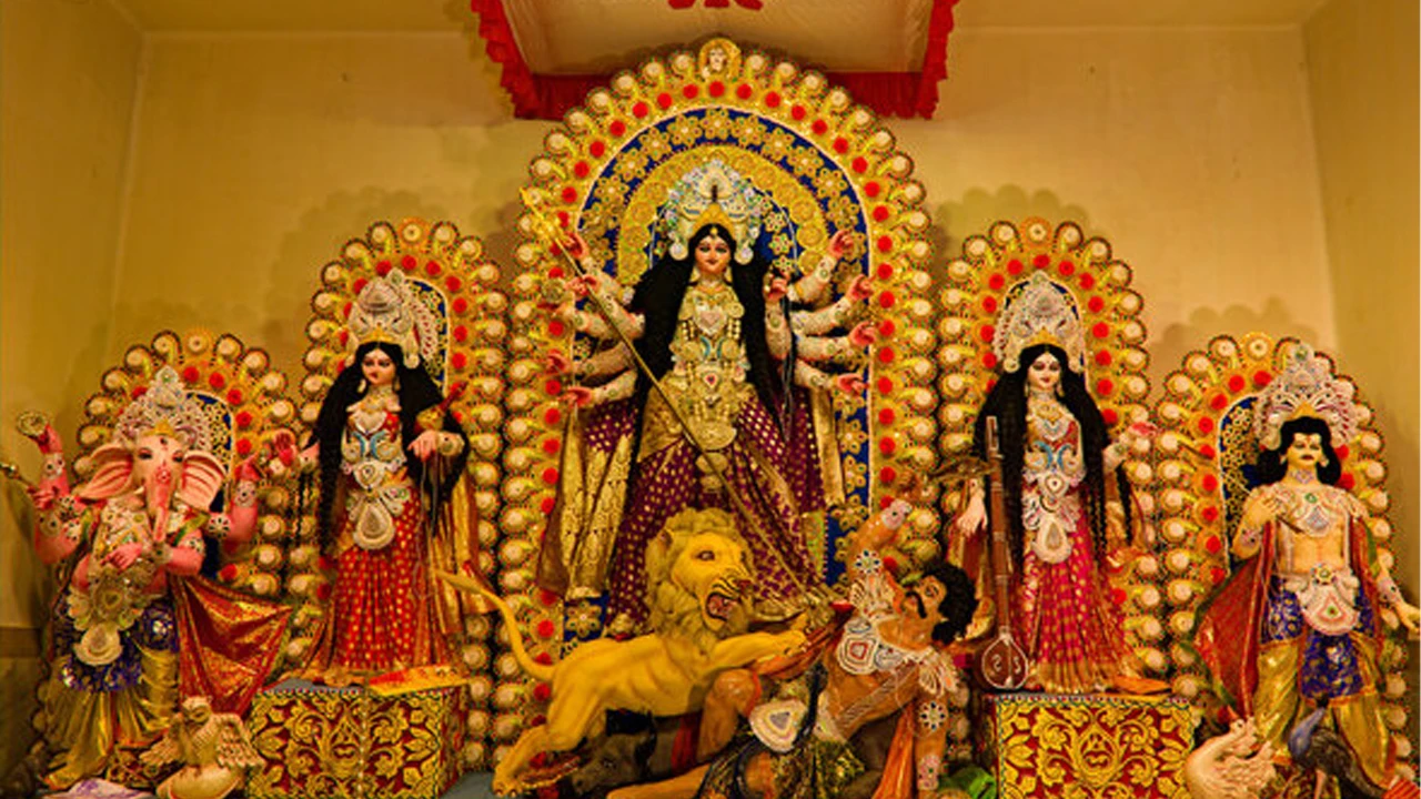 উৎসবের উল্লাসে মুছে যাক সাম্প্রদায়িকতার বিষ, চায় বাংলাদেশ