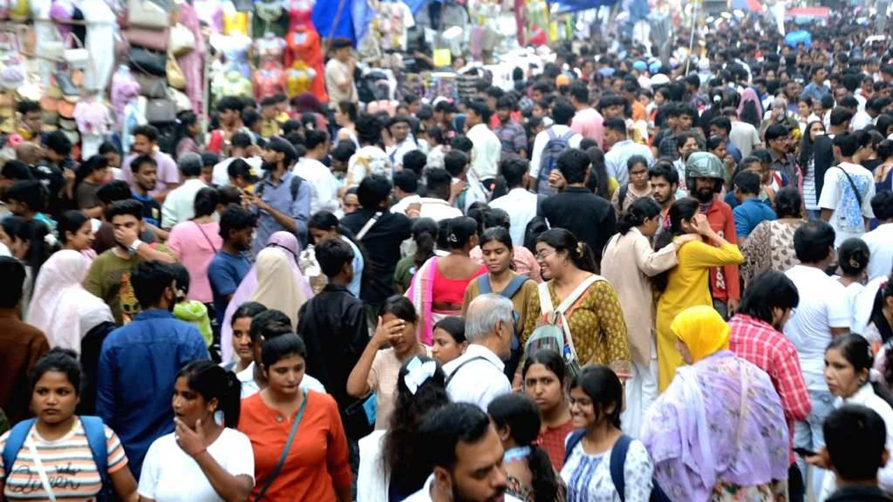 পুজোর কেনাকাটার শেষ পর্বে কেপমারদের আতঙ্ক