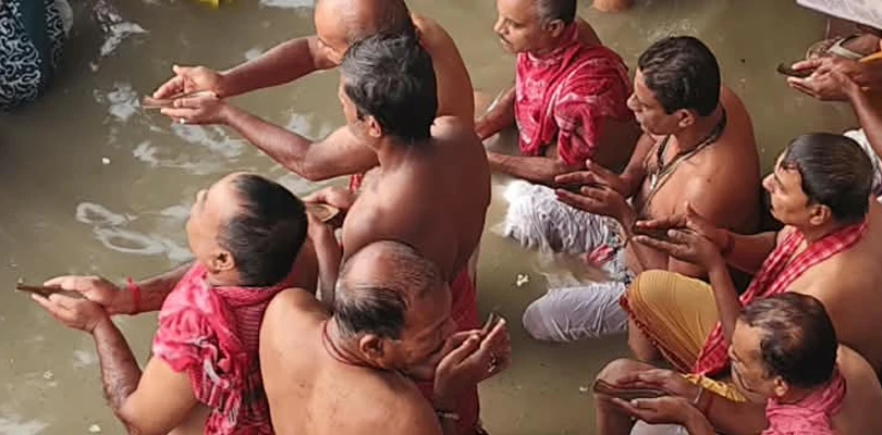 নবদ্বীপের ঘাটে ঘাটে উপচে পড়া ভিড়