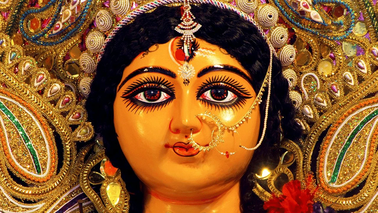 চিলাখালি গ্রামে পাশাপাশি দুই পুজো মনে করায় স্মৃতি আর ঐতিহ্যকে