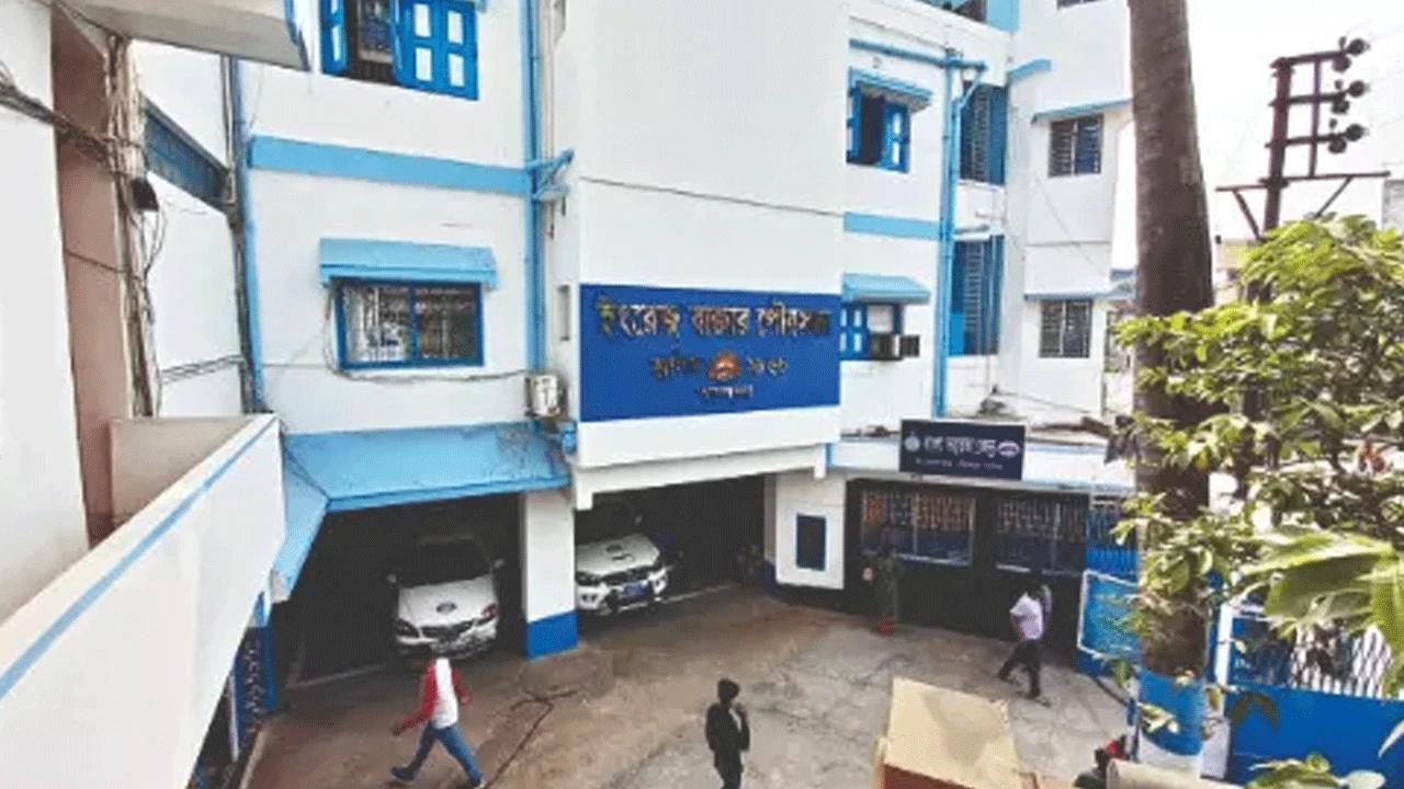 চেয়ারম্যান হওয়ার পর কাল পুরসভায় অম্লান, অচলাবস্থা কাটানোই চ্যালেঞ্জ