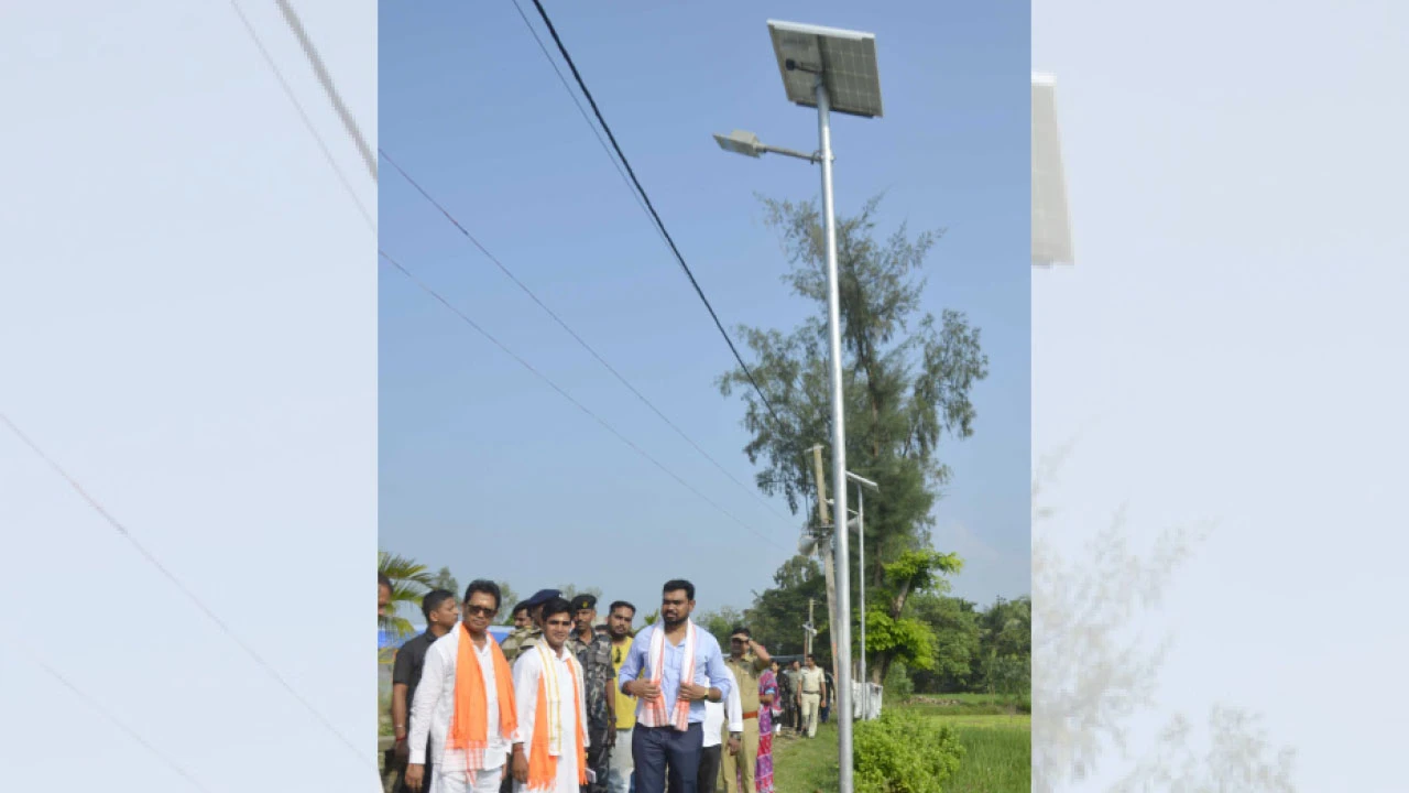 সুন্দরবনের মৈপীঠে জঙ্গলের পাশে বসল ১৯০টি সৌরবাতি, খুশি গ্রামের বাসিন্দারা