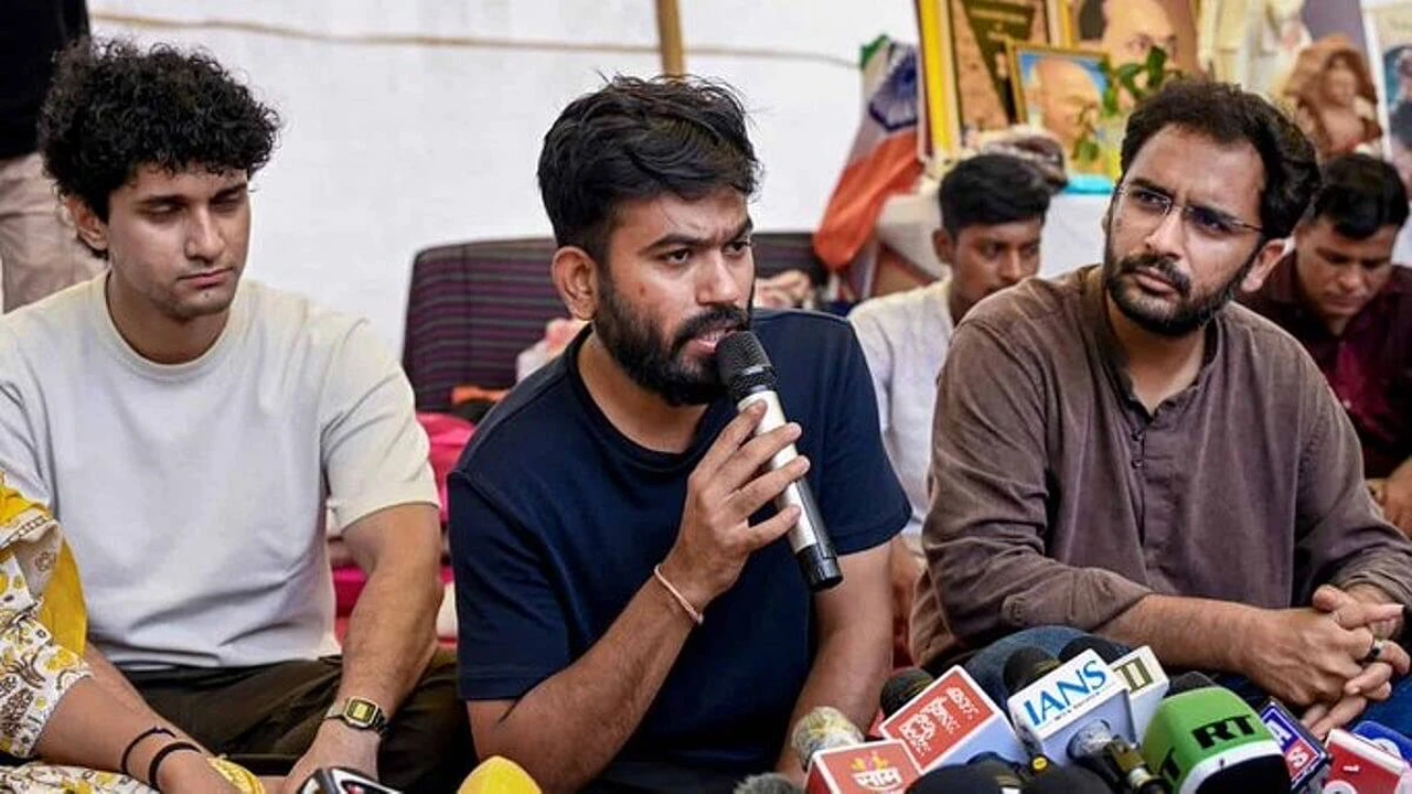 দ্বিতীয় দিনের আন্দোলনের আগেই ককরোচ প্রধান অভিজিৎ দিপকে সহ দুই নেতাকে সতর্কতামূলক গ্রেপ্তার দিল্লি পুলিশের
