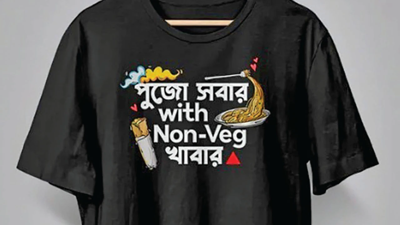‘পুজো সবার, সঙ্গে নন ভেজ খাবার’, এবছর বাজার মাতাচ্ছে আমিষ টি-শার্ট