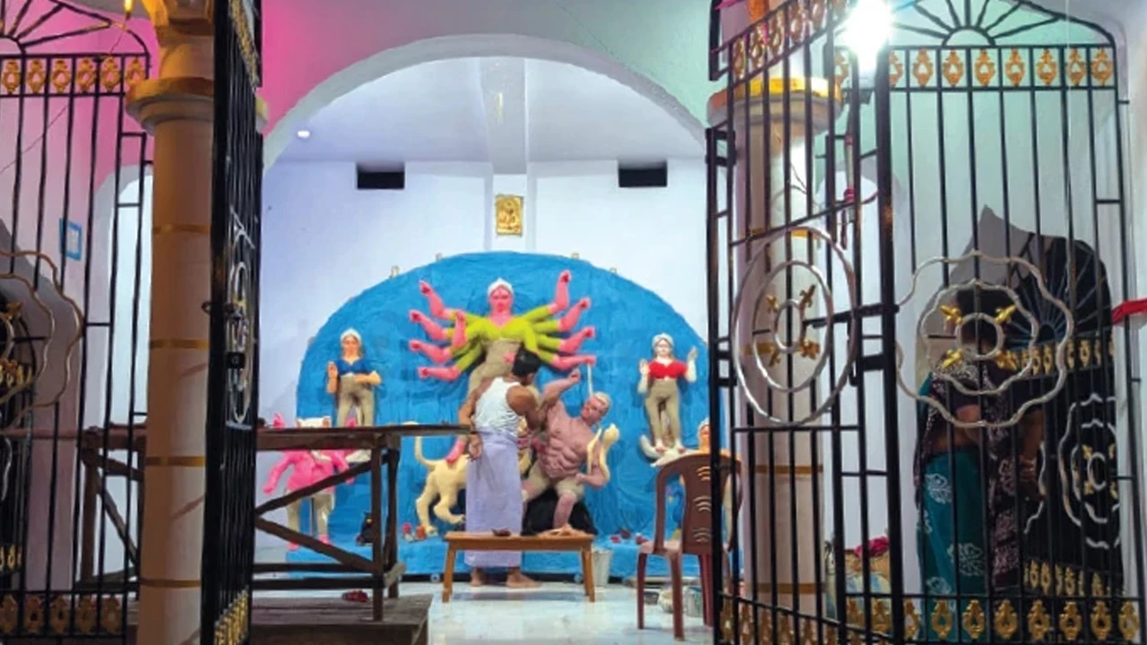 সীমান্তবর্তী নবীন নগরের বিশ্বাস বাড়ির দুর্গাপুজো এখন সর্বজনীন