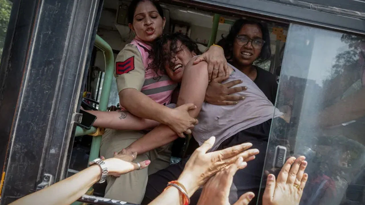 আইনি সহায়তা প্রদান থেকে চিকিৎসা, বিক্ষোভকারীদের সাহায্যে এবার অভিনব নেটওয়ার্ক