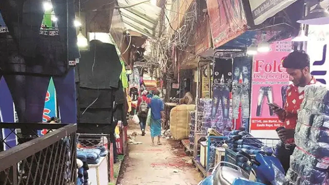 ব্যবসা লাটে, রাস্তা বন্ধ, ফুঁসছে বণিক মহল থেকে জনতা