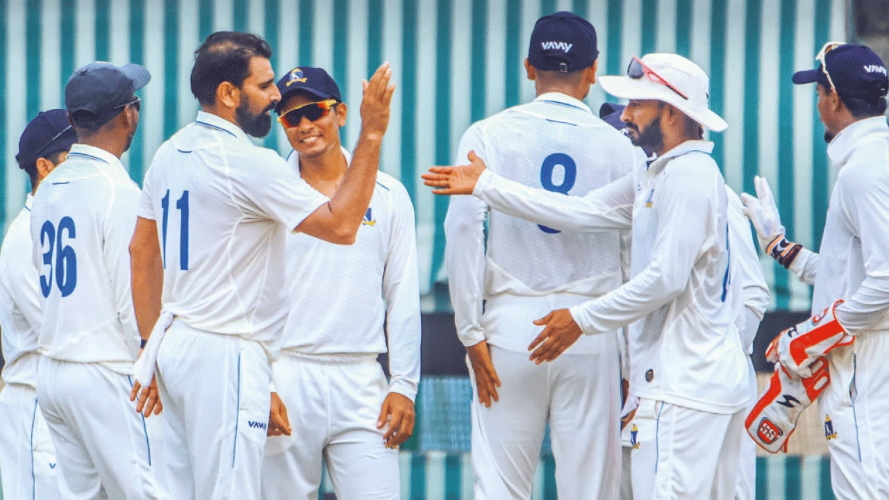 কল্যাণীতে রনজির প্রথম দিনে দিল্লি ২৪০, পিচ নিয়ে কিউরেটরকে তোপ সামির