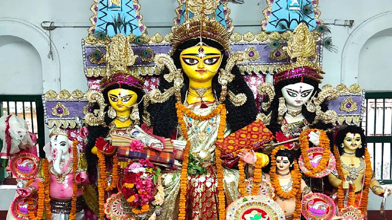 ‘অভয়া দুর্গা’ রূপে দুর্গাপুজোর বাঁকবদলের চিহ্ন ধরে রেখেছে হুগলির বৈঁচির দাঁ-বাড়ি