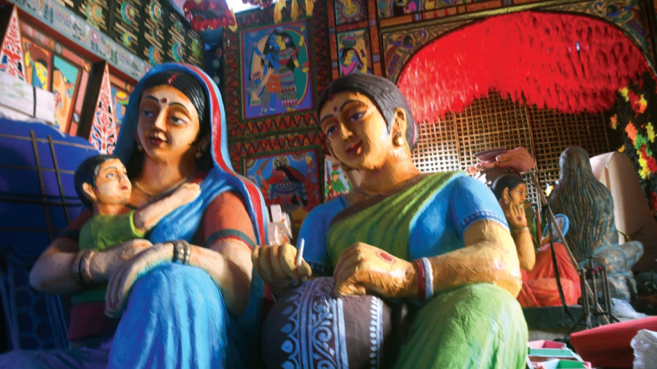 বঞ্চনা থেকে সাফল্য, নারীর লড়াইয়ের কাহিনি বলবে বারাসত শেঠপুকুর সর্বজনীন