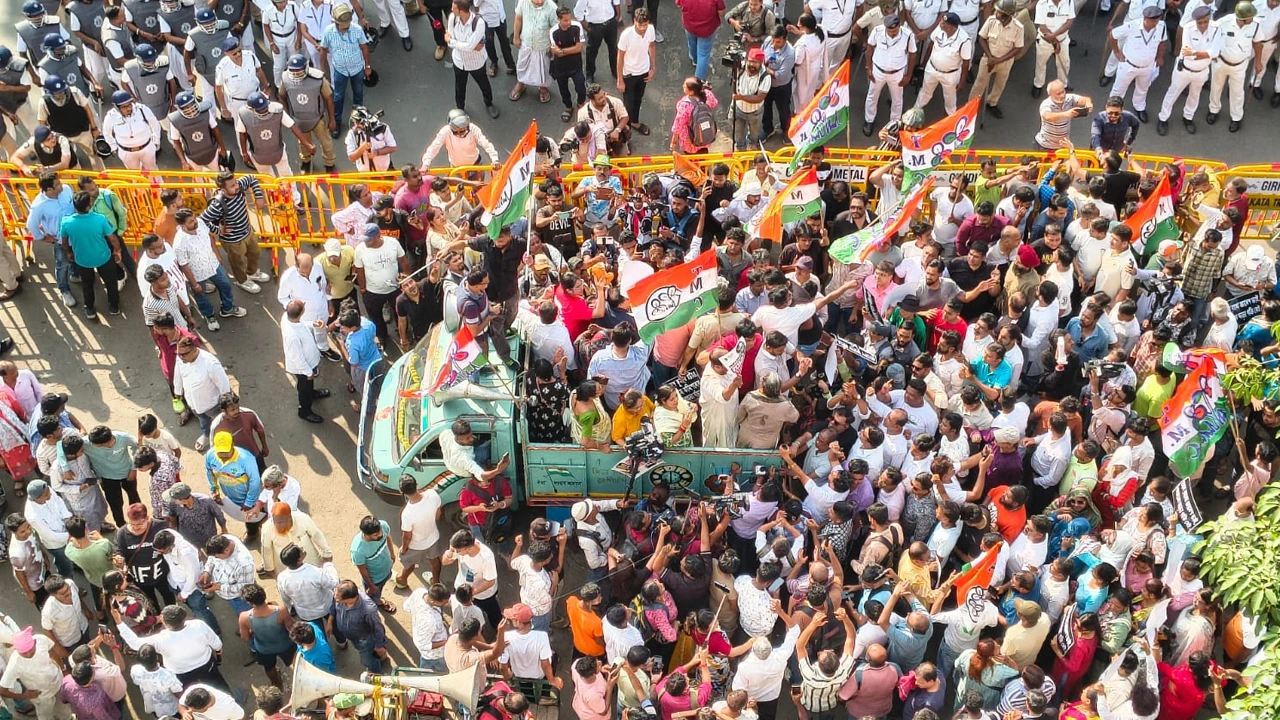 অনুমতিই নেওয়া হয়নি, পুলিশের বাধায় শুরুতেই শেষ মমতা তৃণমূলের মিছিল!
