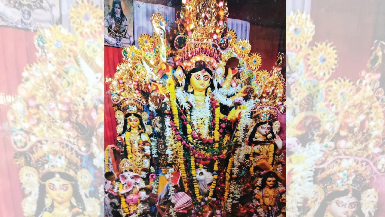 স্বপ্নে নির্দেশ, রাজবল্লভপাড়ায় নিস্তারিণী  কালীমাতা মন্দিরেই দেবী দুর্গার আরাধনা