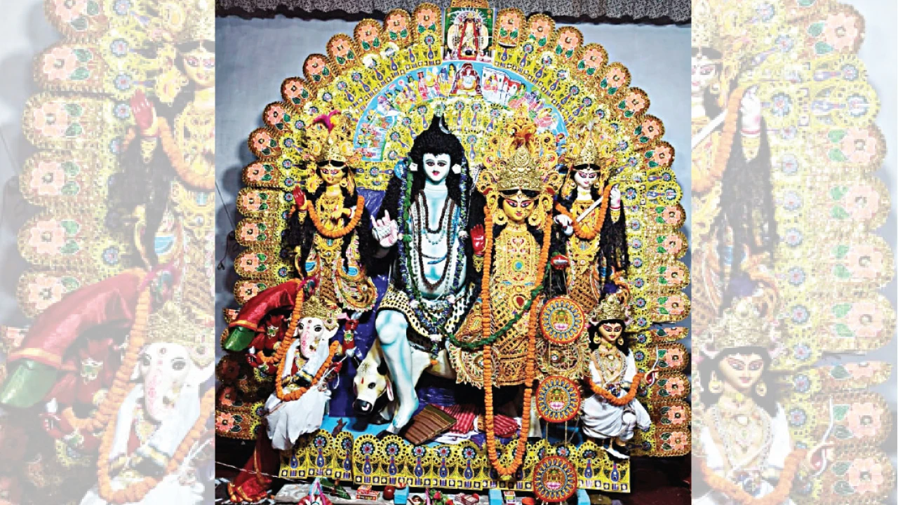 ইংল্যান্ডের লবণের ব্যবসায় গড়া প্রতিপত্তি, আন্দুলের  কুণ্ডুচৌধুরীদের বাড়িতে হর’র পাশে পূজিতা হন গৌরী